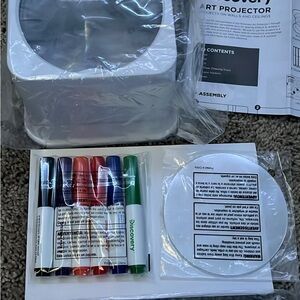 Discovery Kids Art Projector with Multicolor Markers